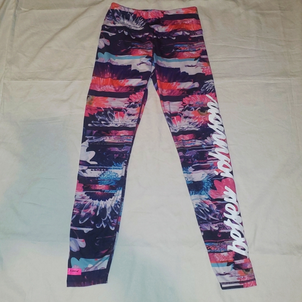 Betsey Johnson Performance Leggings Pink Rose Floral Capri Crop Yoga Pants